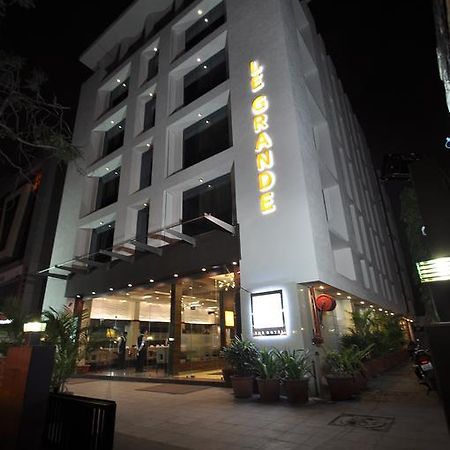 Hotel Le Grande Residency Ahmedabad Exterior foto