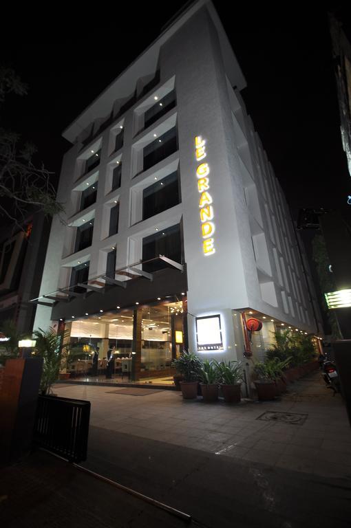 Hotel Le Grande Residency Ahmedabad Exterior foto