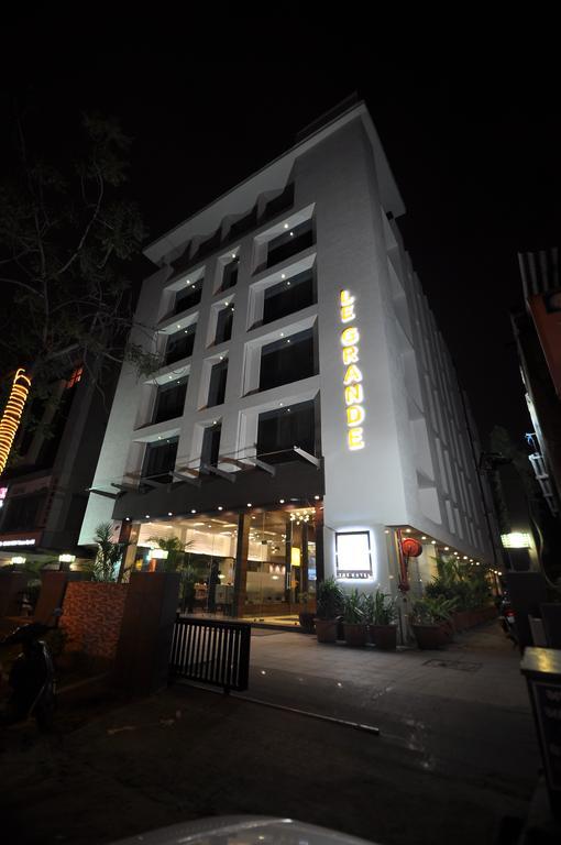 Hotel Le Grande Residency Ahmedabad Exterior foto