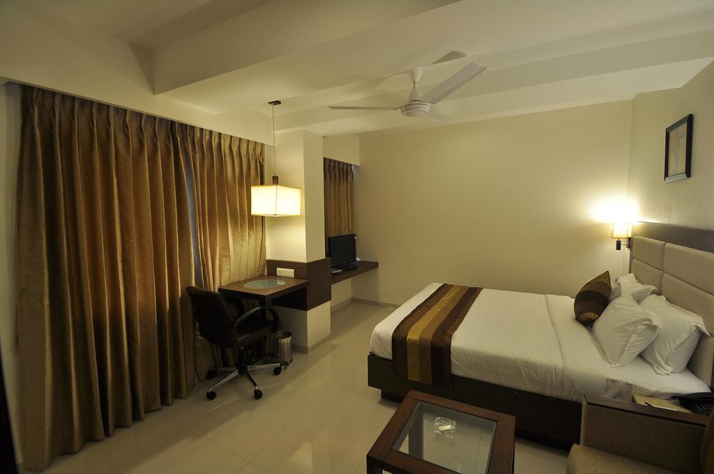 Hotel Le Grande Residency Ahmedabad Exterior foto