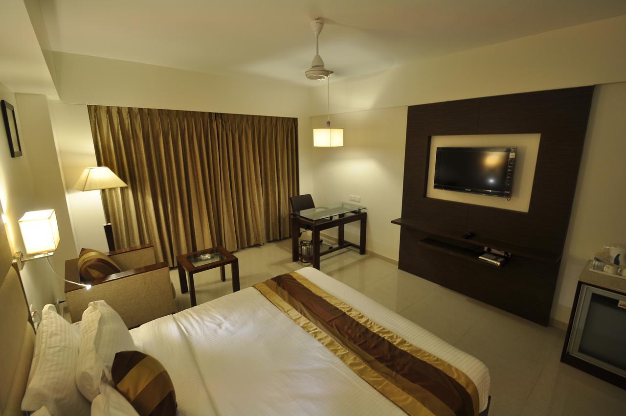 Hotel Le Grande Residency Ahmedabad Exterior foto