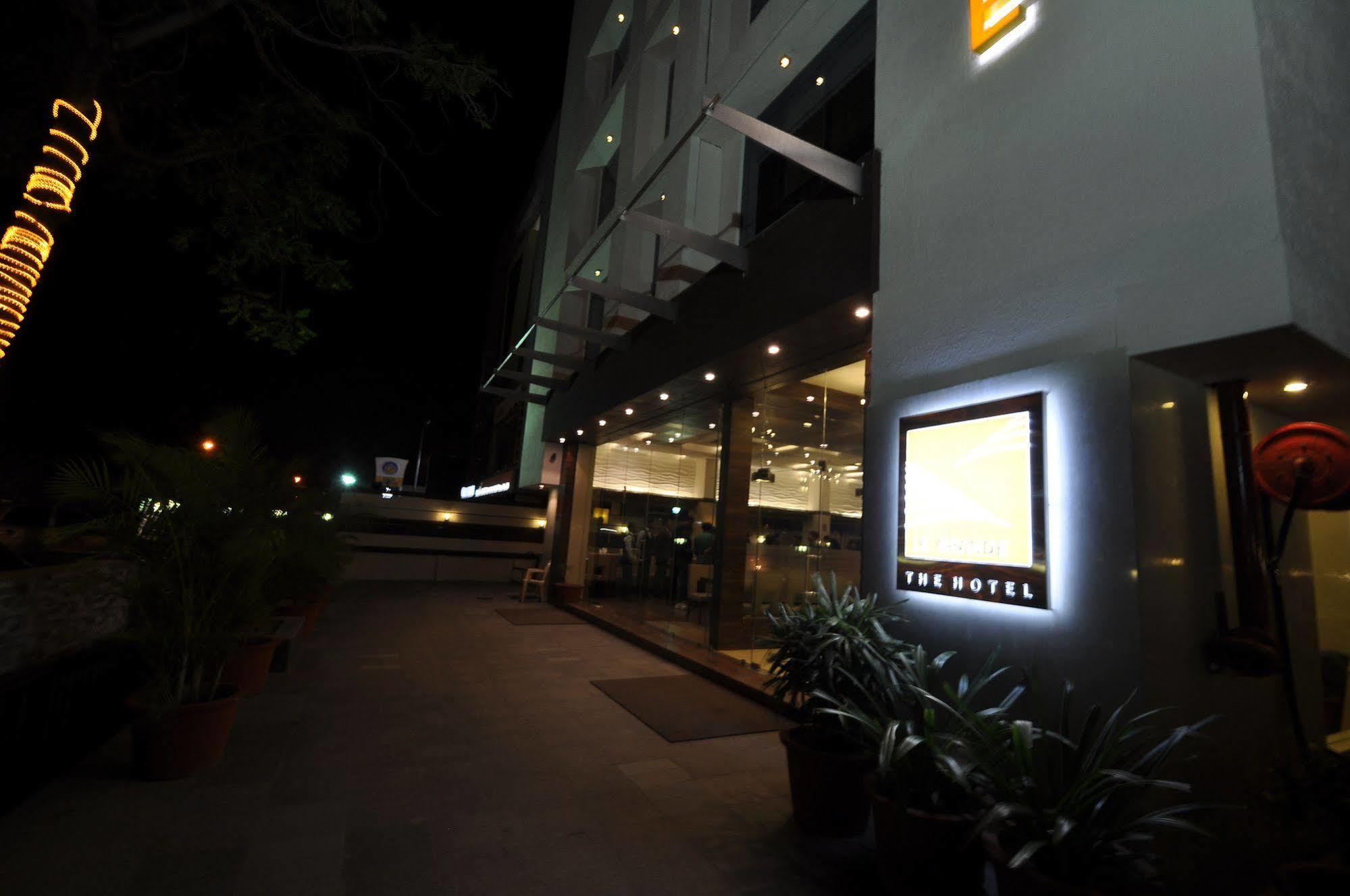 Hotel Le Grande Residency Ahmedabad Exterior foto