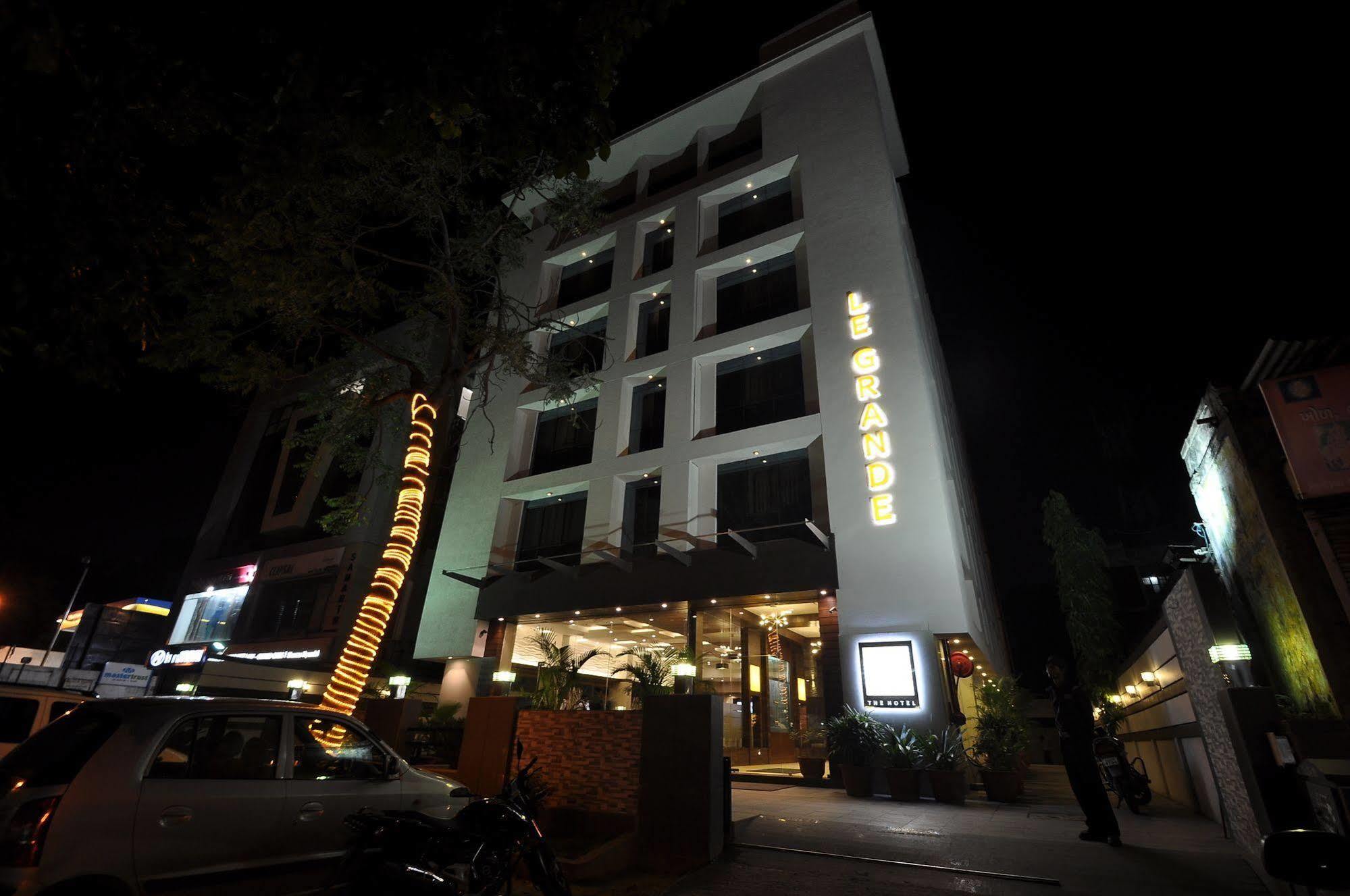 Hotel Le Grande Residency Ahmedabad Exterior foto