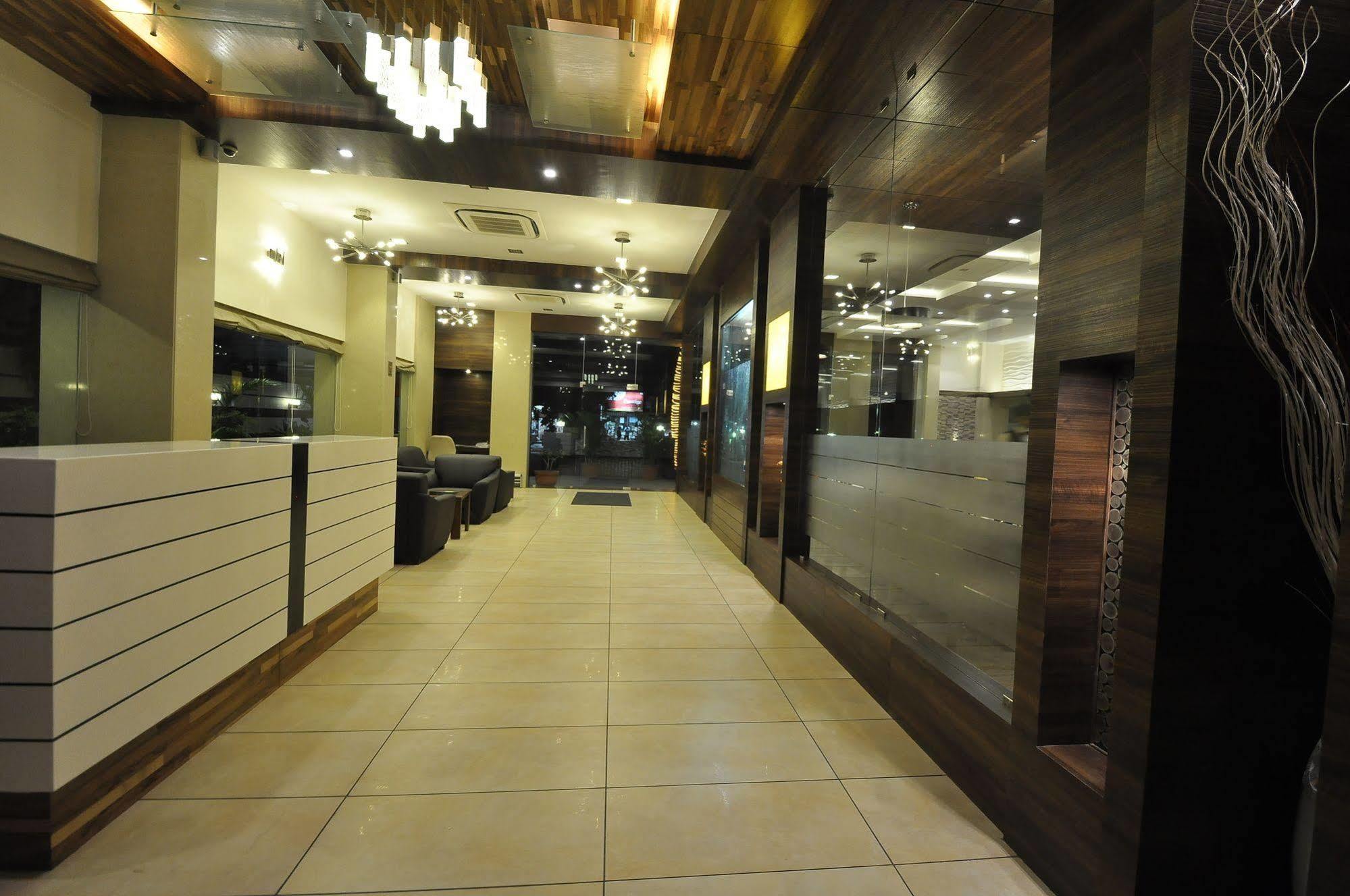 Hotel Le Grande Residency Ahmedabad Exterior foto