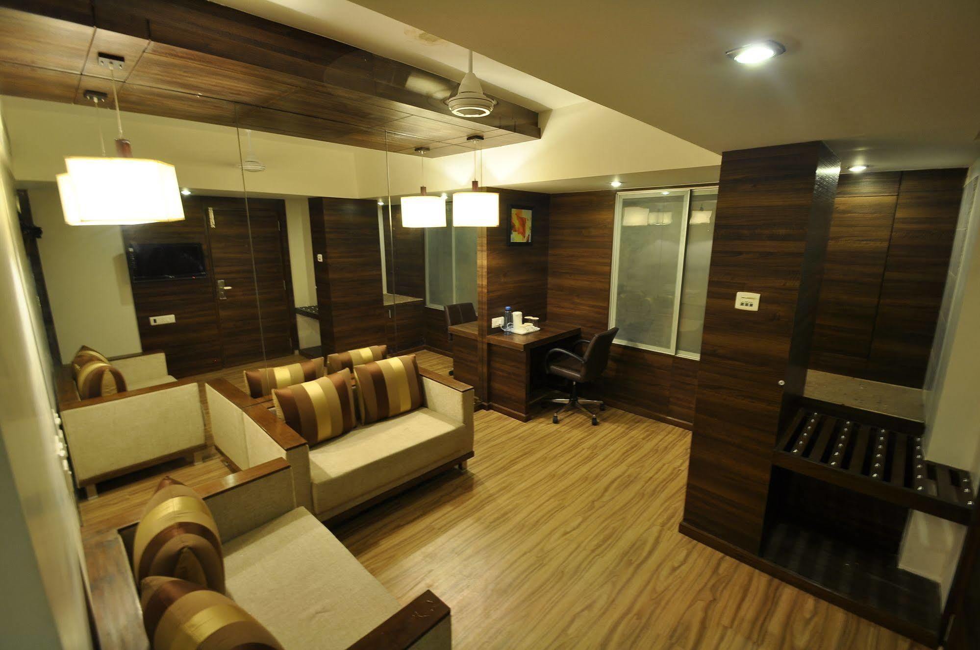 Hotel Le Grande Residency Ahmedabad Exterior foto