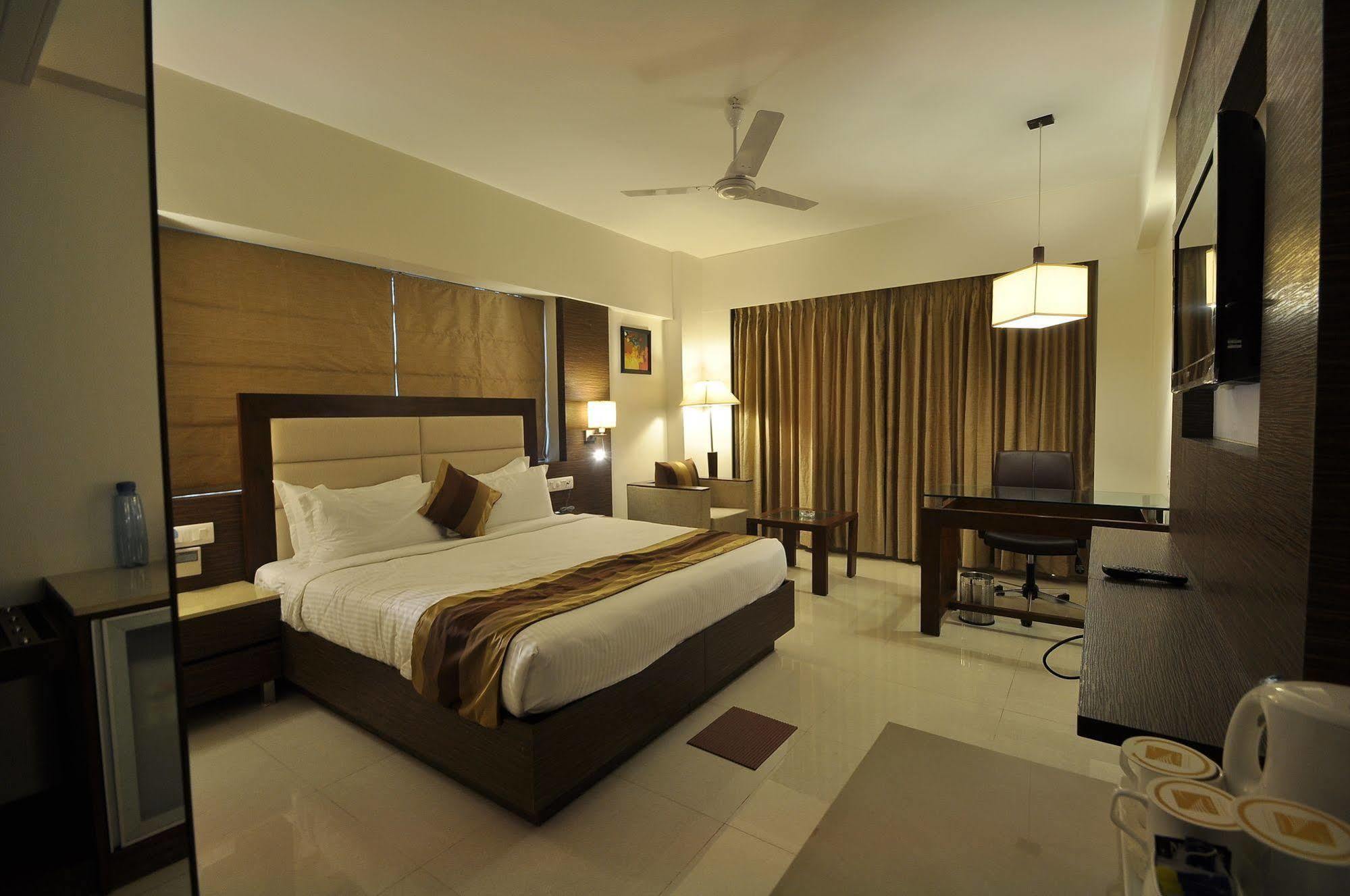 Hotel Le Grande Residency Ahmedabad Exterior foto