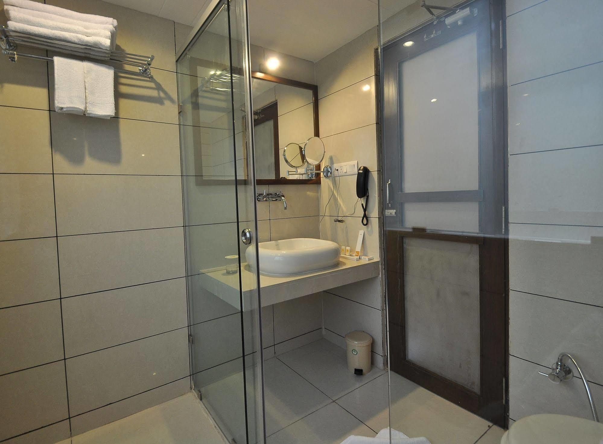 Hotel Le Grande Residency Ahmedabad Exterior foto