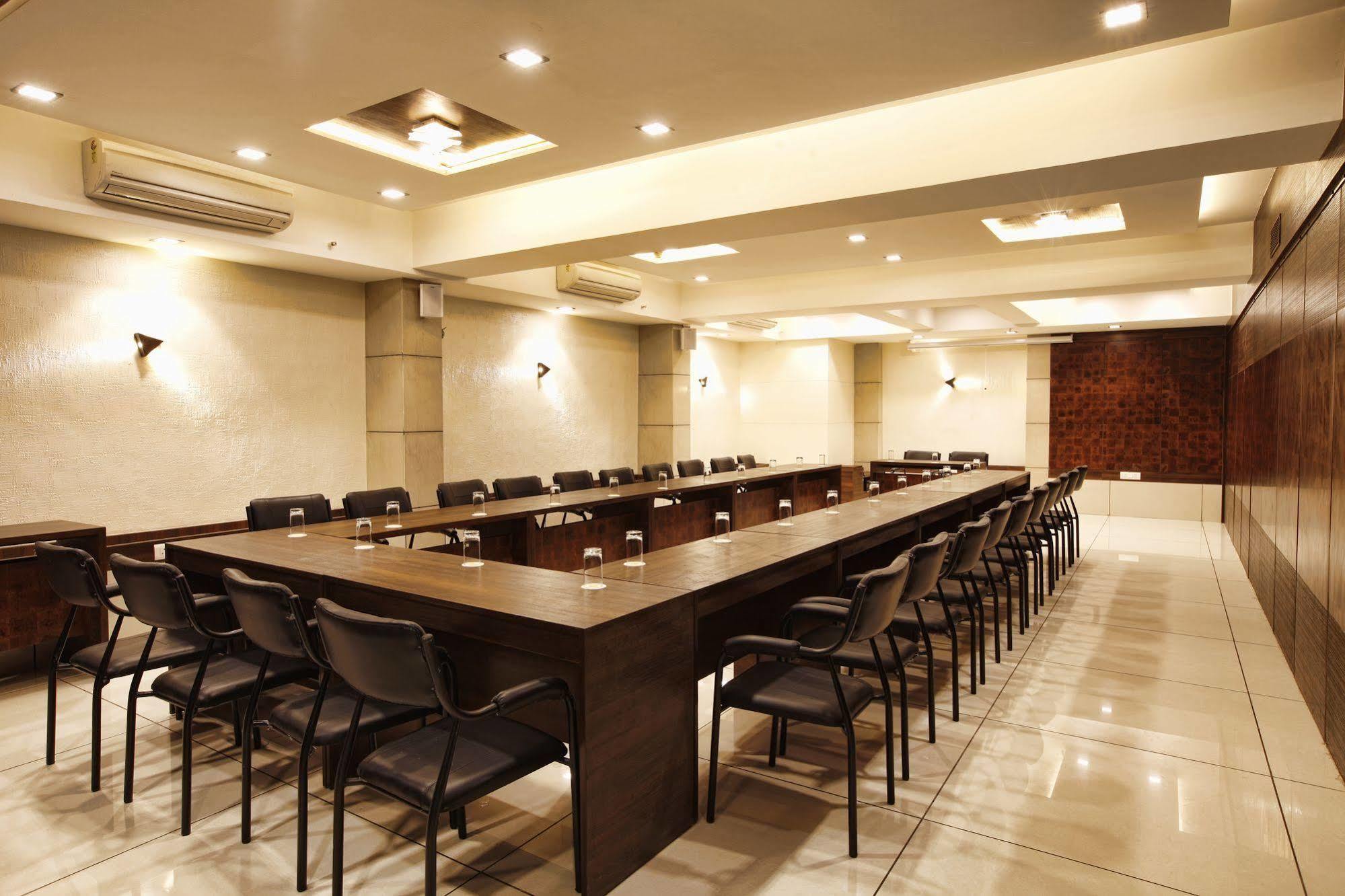 Hotel Le Grande Residency Ahmedabad Exterior foto