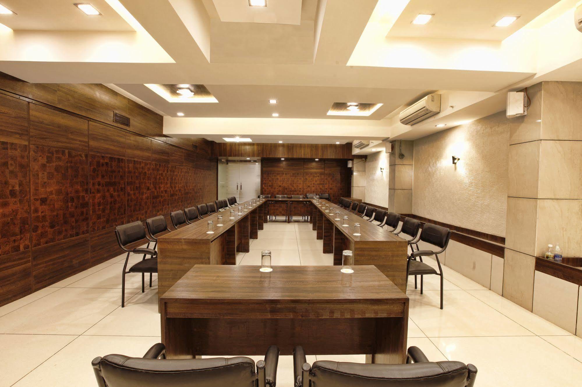 Hotel Le Grande Residency Ahmedabad Exterior foto