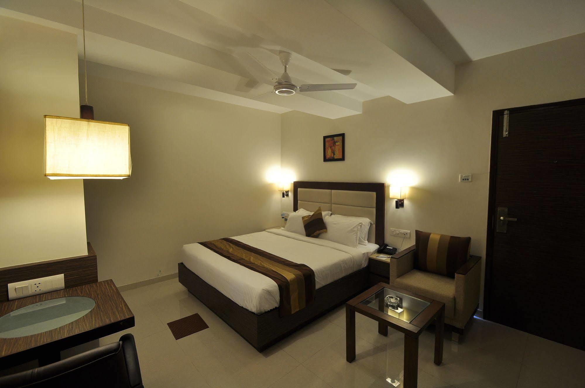 Hotel Le Grande Residency Ahmedabad Exterior foto