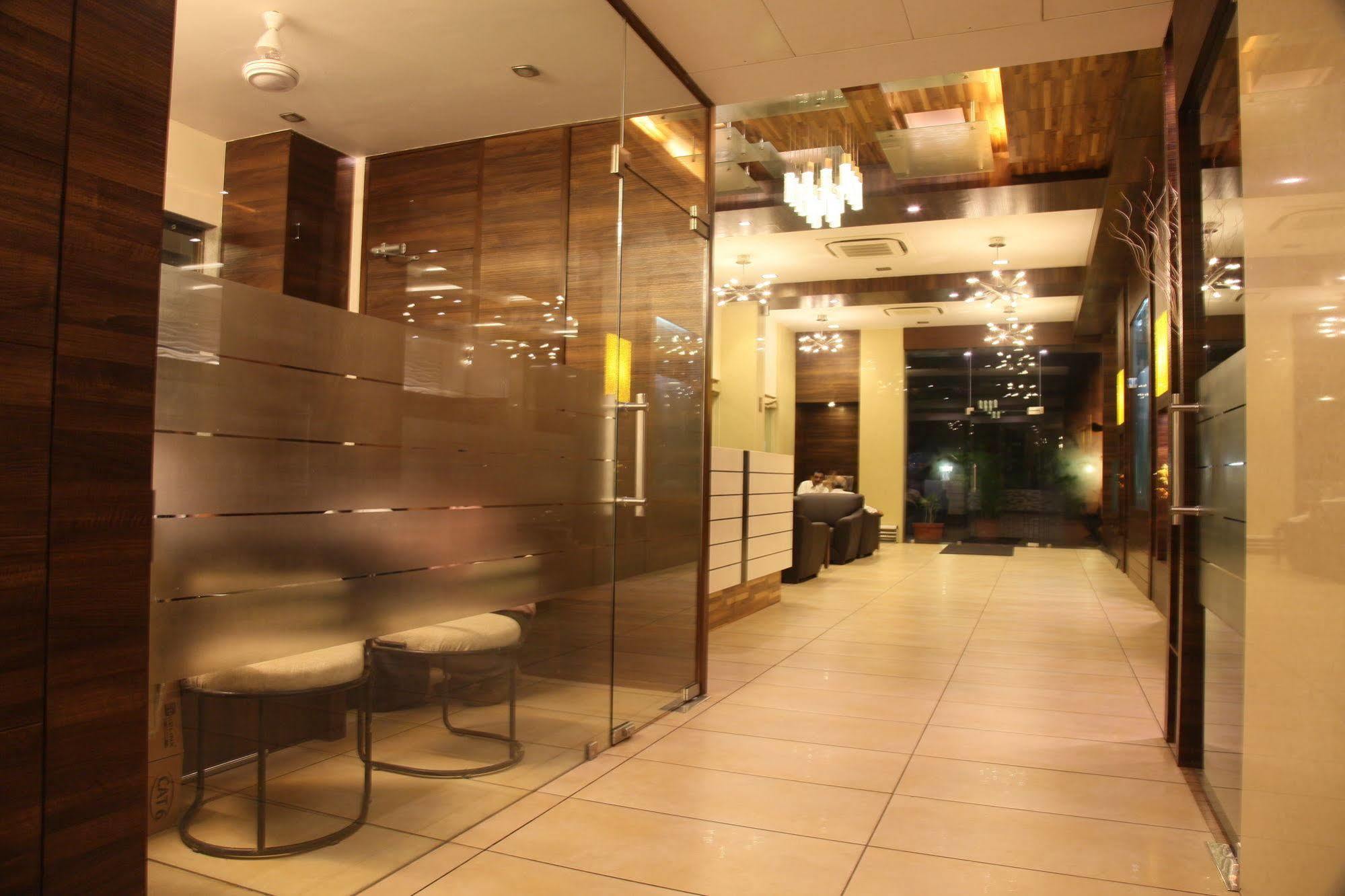 Hotel Le Grande Residency Ahmedabad Exterior foto