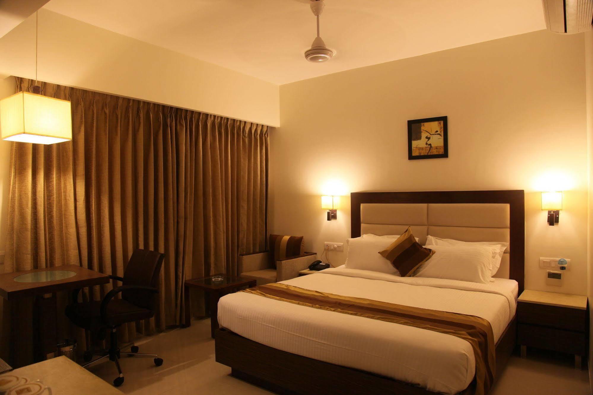 Hotel Le Grande Residency Ahmedabad Exterior foto