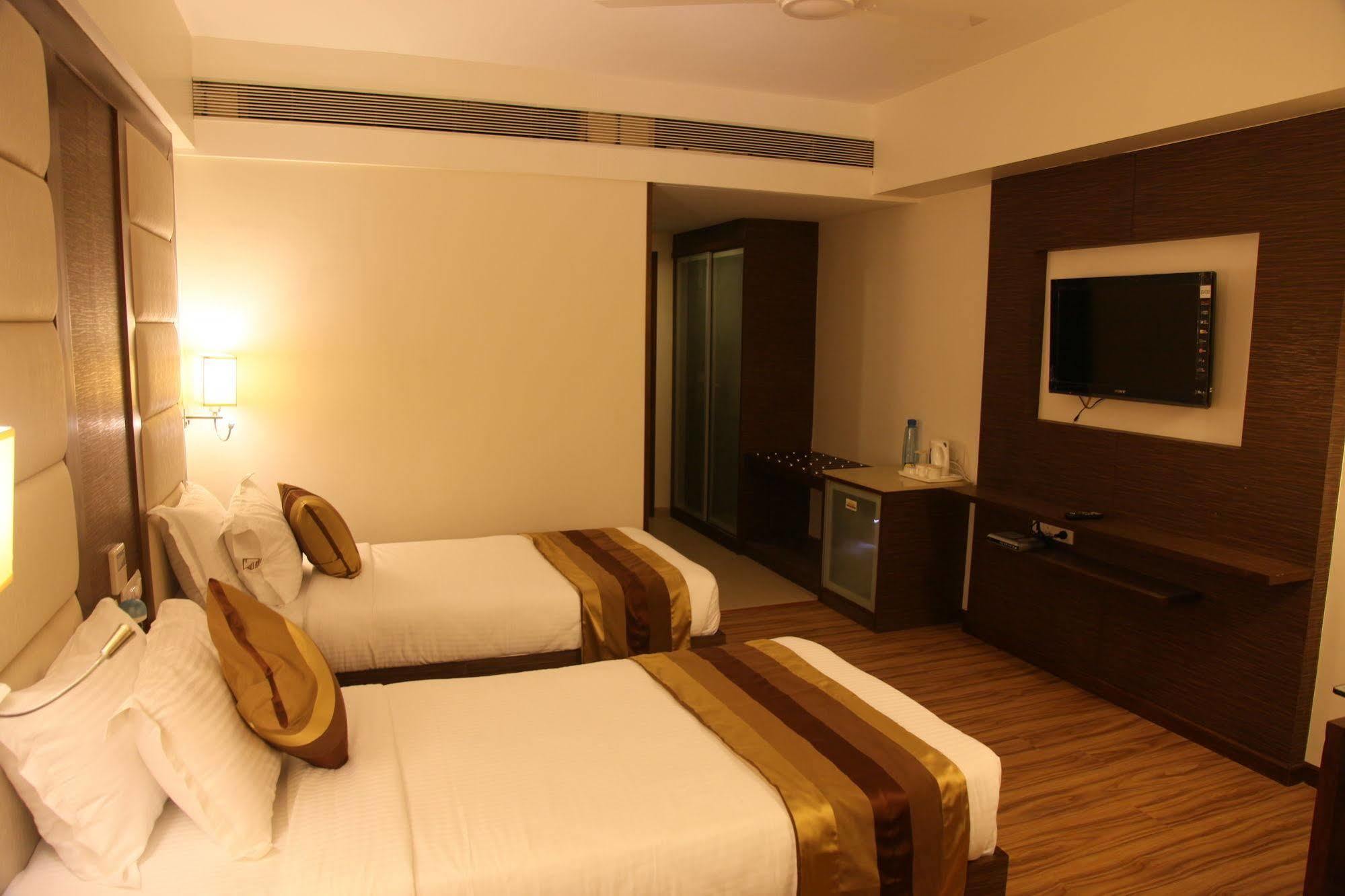 Hotel Le Grande Residency Ahmedabad Exterior foto